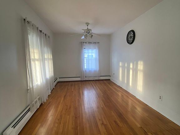 4th image of 135 N Main St
