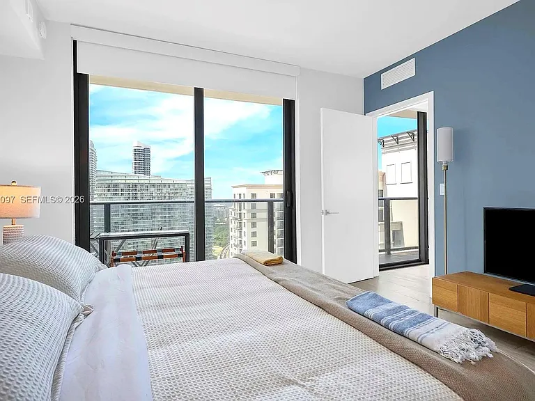 55 SW 9th St #3306 — Photo 7