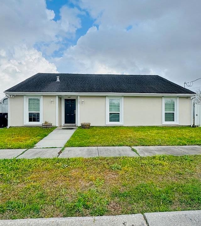 1st image of 3105 Legend St