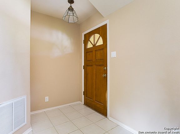 3rd image of 13935 Cedar Cyn