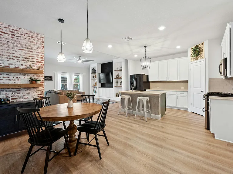 111 Simon — Photo 4