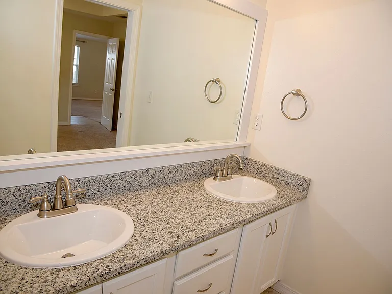 114 Quince Ave — Photo 6