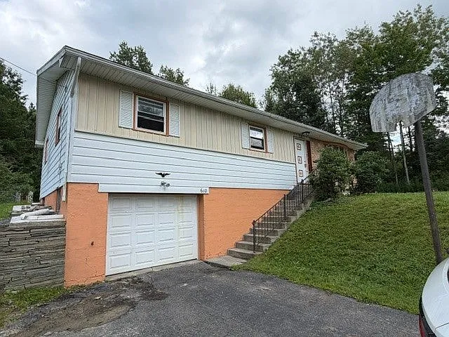 3 bed, 1.0 bath, 1248 sqft, $1,800 — Photo 3