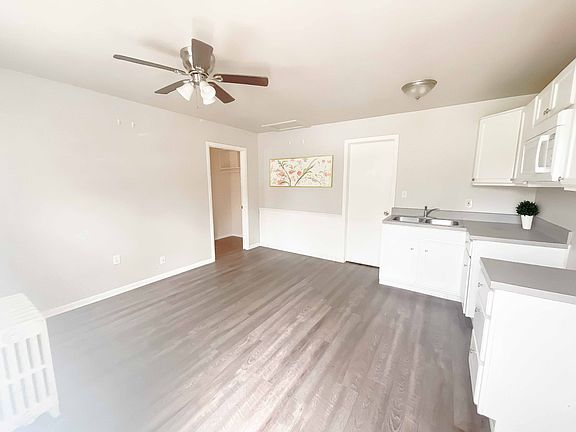 4th image of 2921 S Saginaw St #105