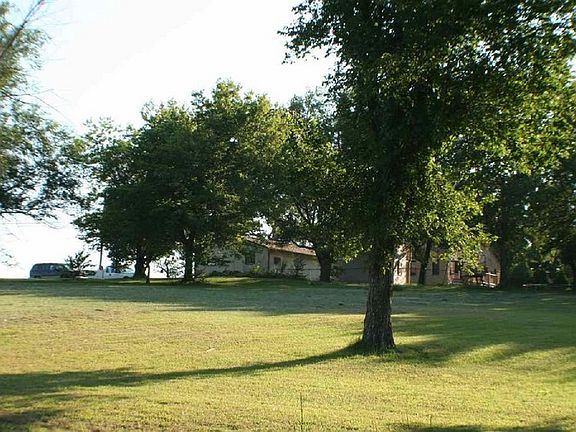 Side Yard Acreage.
						:
						This is the side yard acreage looking to the west.