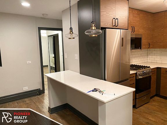 2nd image of 518 W Wrightwood Ave #512-3C