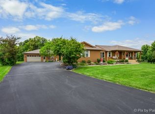 28 Tomahawk Trl, Oswego, IL 60543