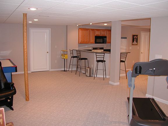 Finished Bsmnt with Kitchenette, Wet Bar, Full Bath, Steam Shwr, Bed, Rec Rm  
