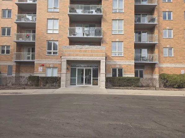 6815 N Milwaukee Ave APT 201, Niles, IL 60714