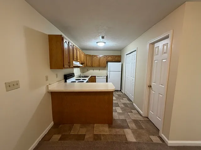 Sleepy Hollow Townhomes — Photo 25