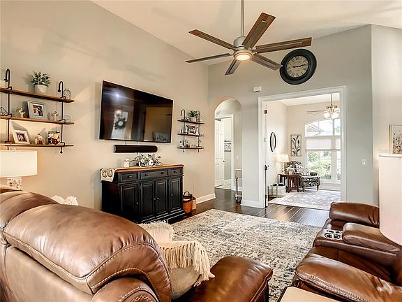 4th image of 38638 Lakeview Walk