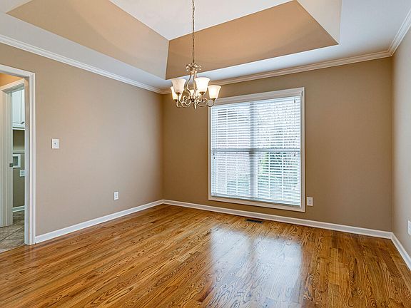 4th image of 160 Aquinas Ct
