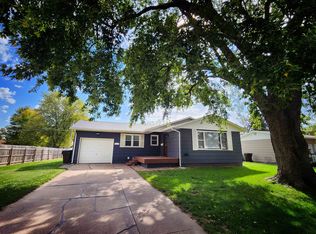 211 E 33rd St, Kearney, NE 68847