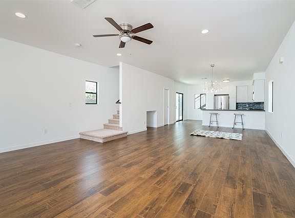 5th image of 3071 Martin Ave