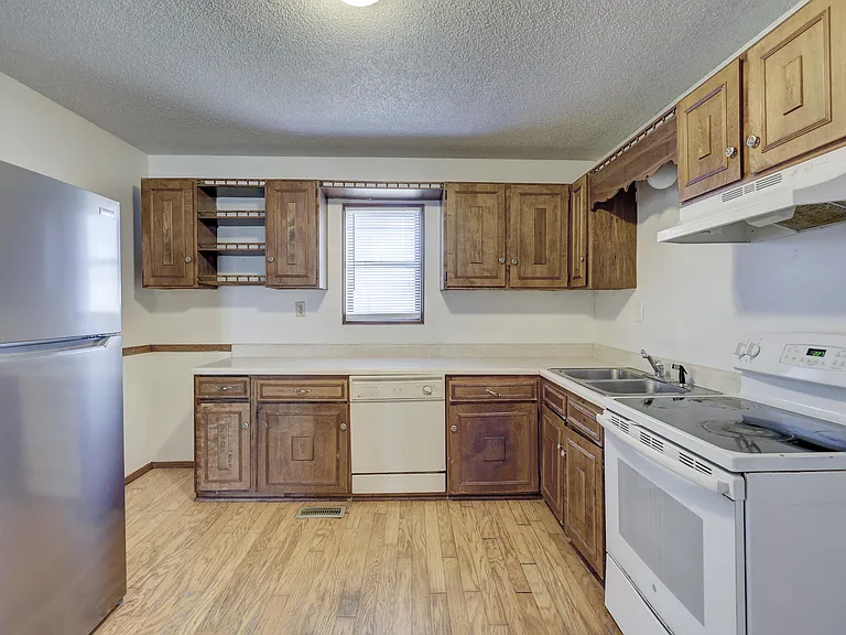 3801 Cresswell Ave — Photo 20