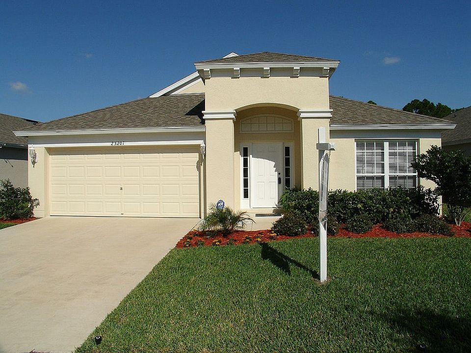 Charming Lexington Oaks Home