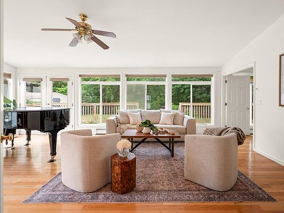 4th image of 110 Maybrook Avenue
