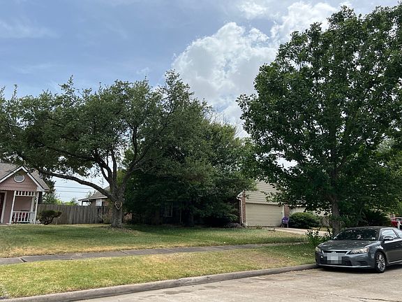 3rd image of 21911 Breezy Hill Dr