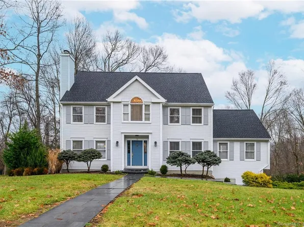 15 Greenknoll Drive, Brookfield, CT 06804