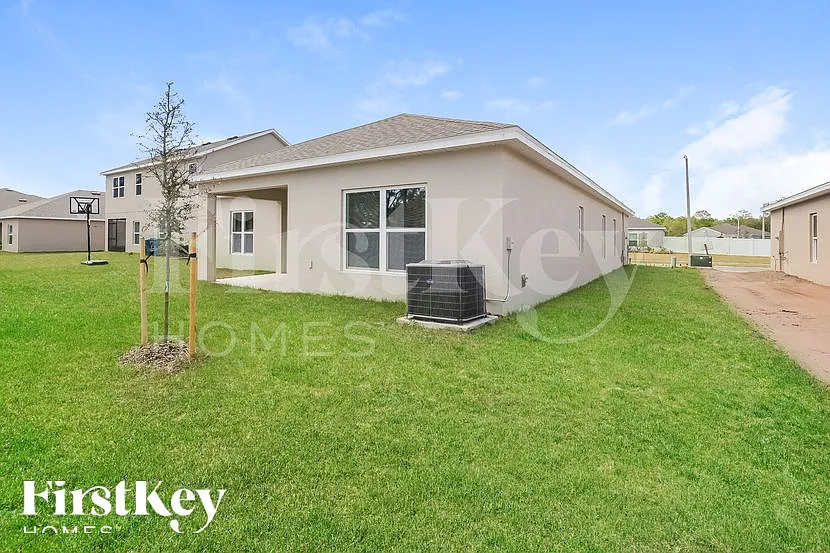4 bed, 2.0 bath, 2103 sqft, $2,365 — Photo 2