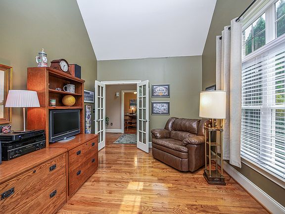 2nd image of 216 Woodstream Cir