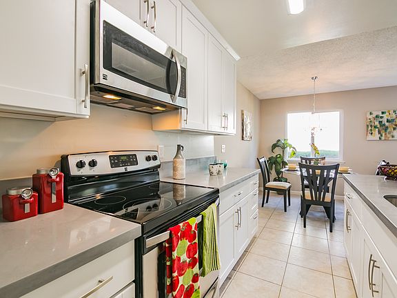 2nd image of 5585 Eagles Ln APT 2