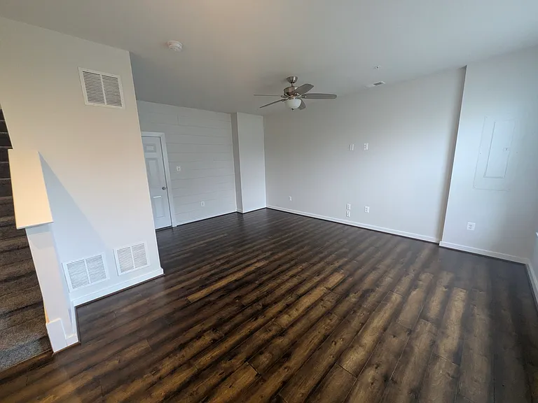 1121 Lawler Dr — Photo 6