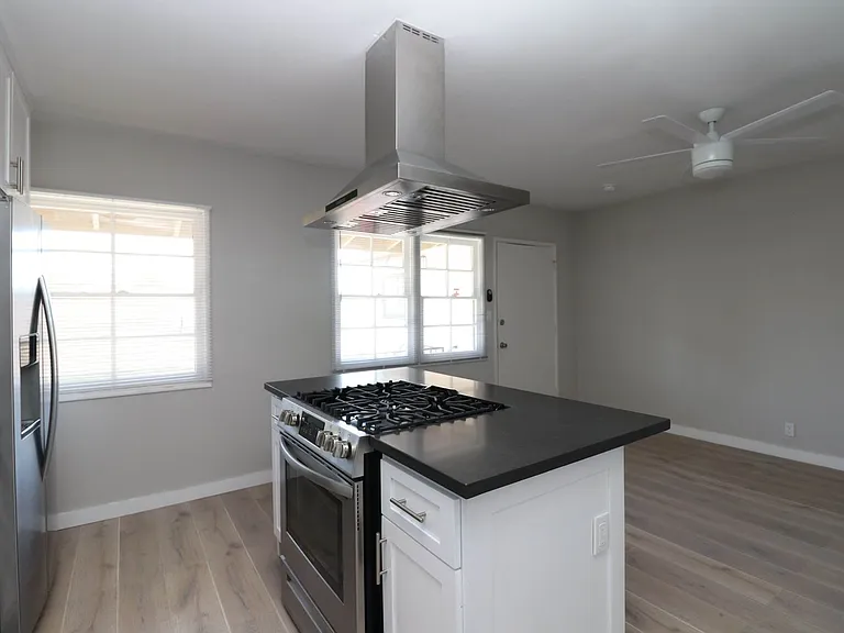 1026 Ximeno Ave — Photo 7