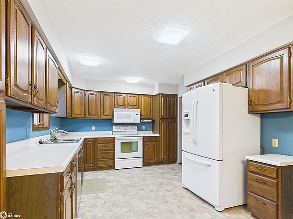5th image of 2409 270th St