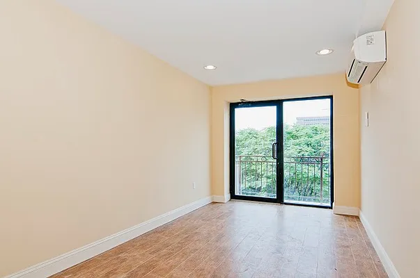 Rented by Perry Associates NYC Inc | media 9