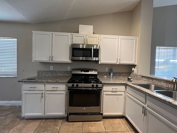 4th image of 3319 Greenwick Dr