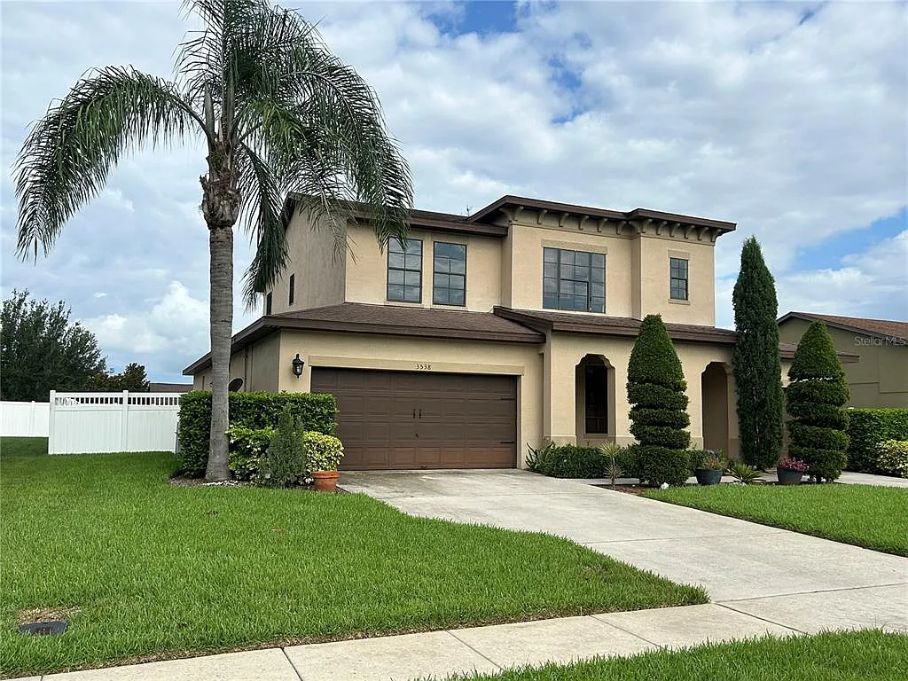 4 bed, 3.5 bath, 3637 sqft, $3,450 — Photo 3