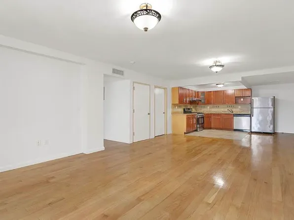 140-75 Ash Avenue image 11 of 17