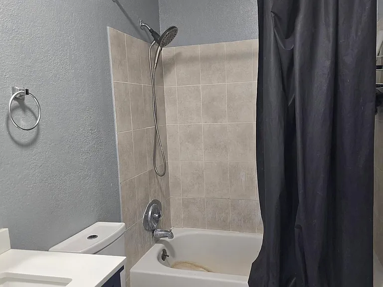 305 SW 14th St #1-2 — Photo 12