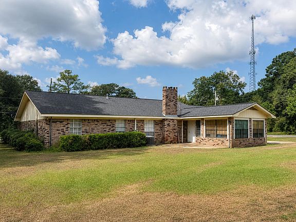 3rd image of 100 Elizabeth Cir