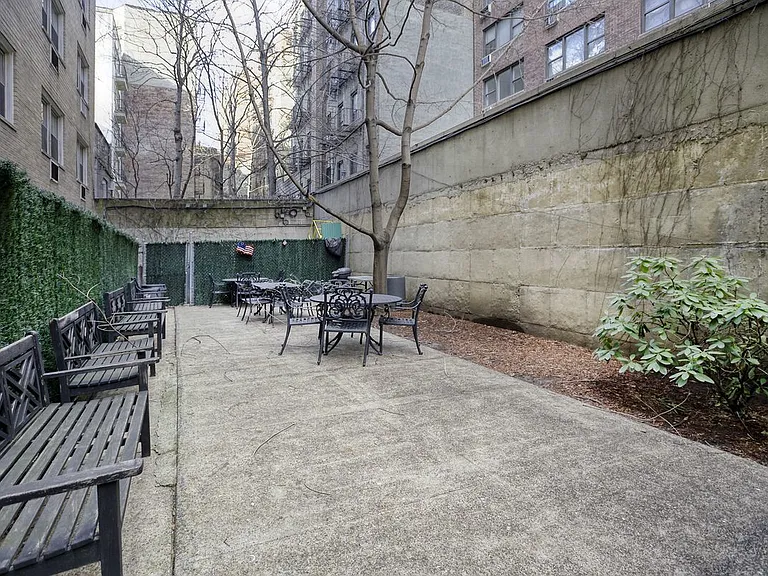 245 E 35th St #6J — Photo 9