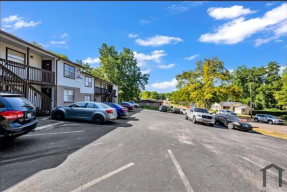2 bed, $750 — Photo 1