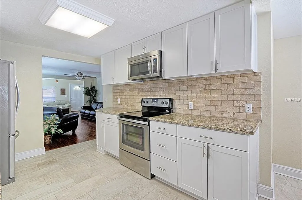 4 bed, 1330 sqft, $2,695 — Photo 3