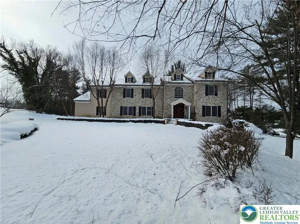 1 Dunminning Rd, Newtown Square, PA 19073