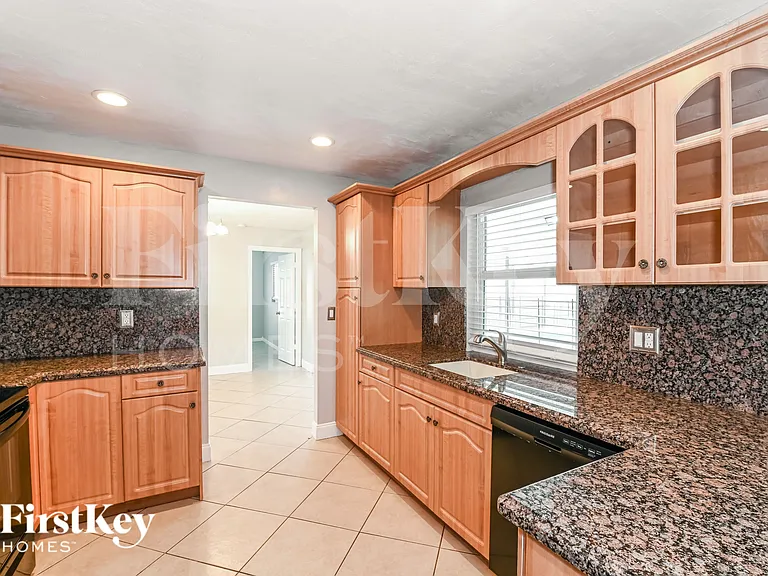 528 SE 17th Ave — Photo 6