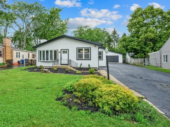 18172 W Twin Lakes Blvd, Grayslake, IL 60030
