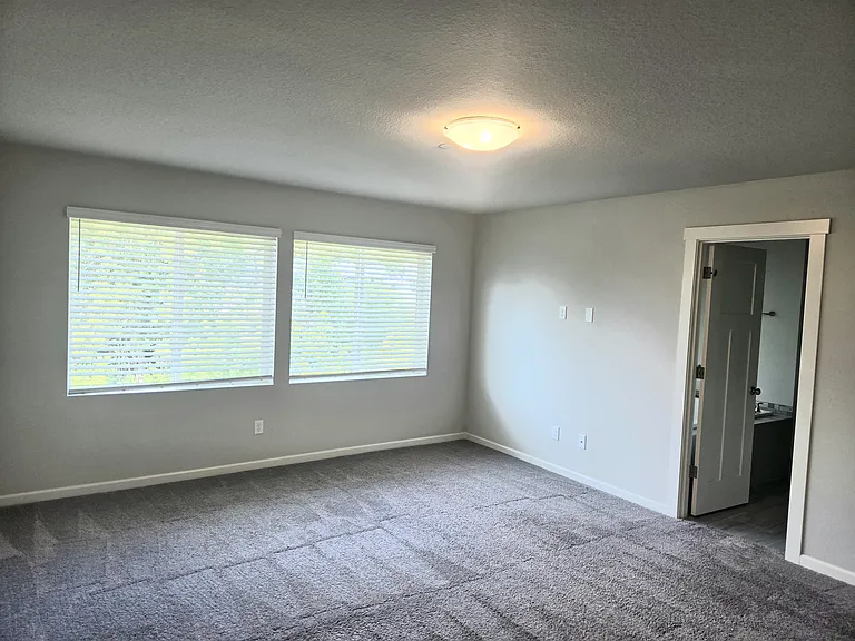 6311 N 88th Ave — Photo 14