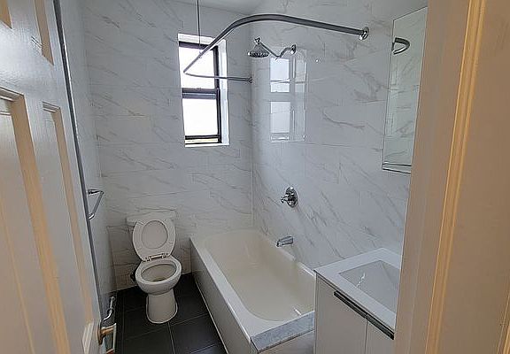4th image of 8603 102nd St APT 6C