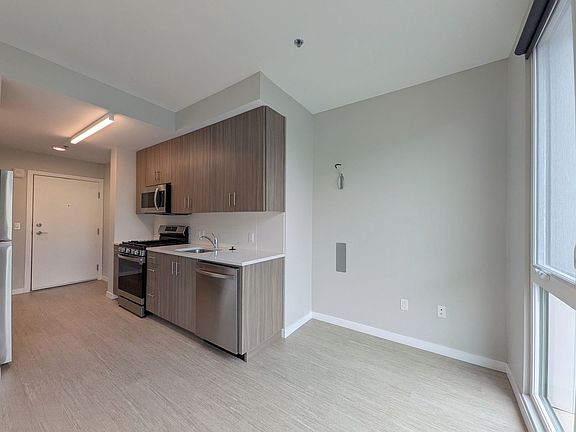 3rd image of 2475 SE 30th Ave #306