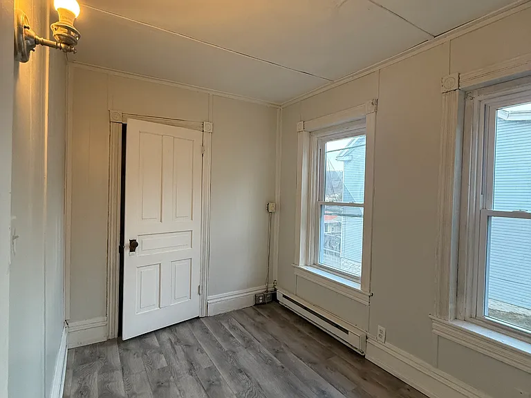 406-408 W Abbott St #1 — Photo 13