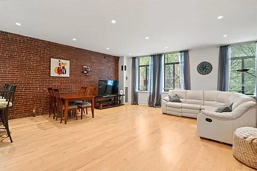142 Commercial St #304
