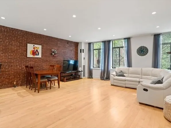 142 Commercial St APT 304, Boston, MA 02109