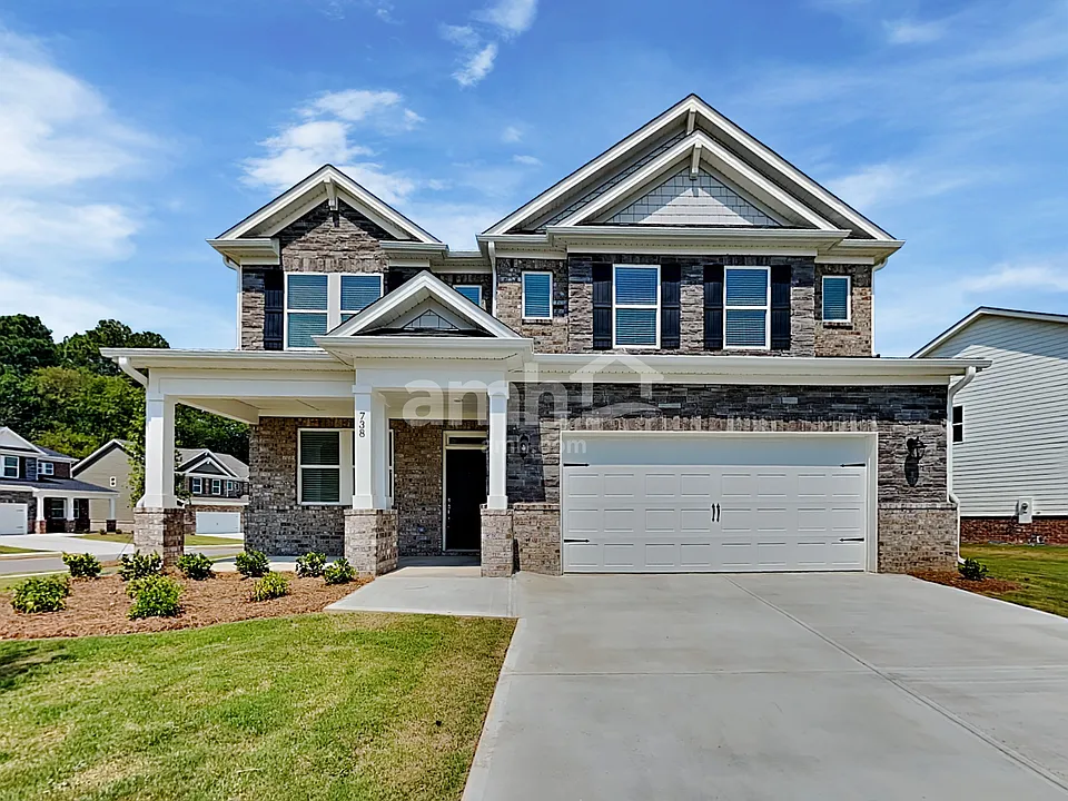 738 Carnaby Ln