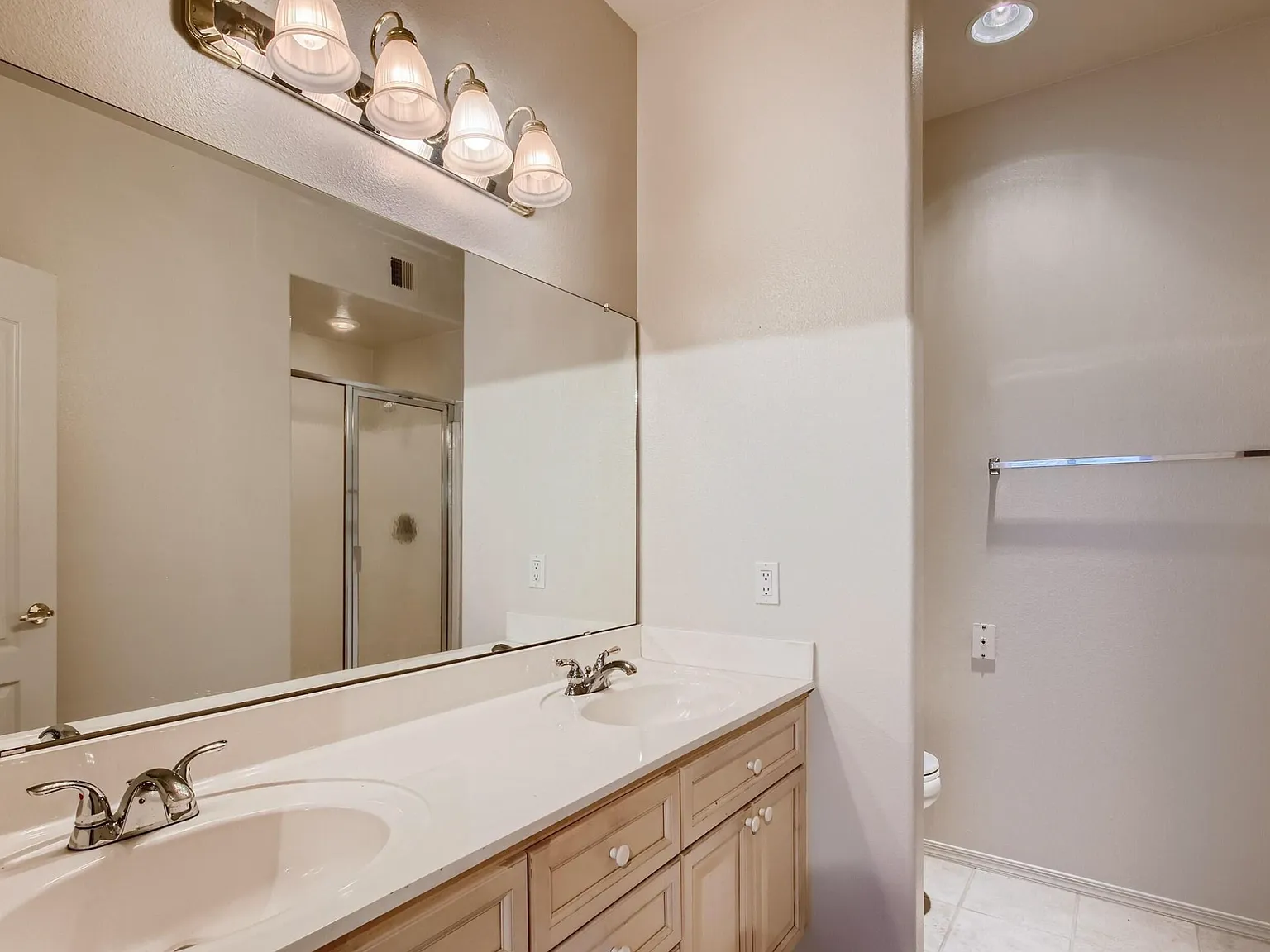 2 bed, 997 sqft, $2,200 — Photo 4