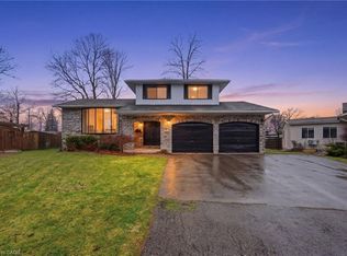 22 Little John Ct, Welland, ON L3C 5X2